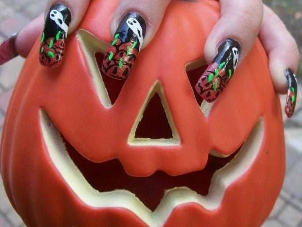 Những mẫu nail nghệ thuật cho mùa Halloween 2011