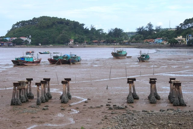 Một phần di tích bến tàu không số như...phế tích