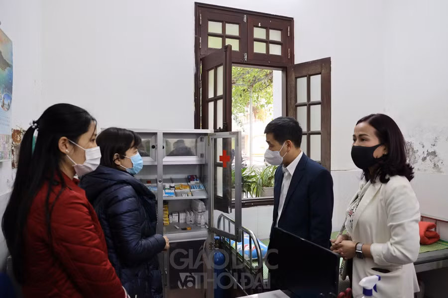 Tính đến thời điểm hiện tại kế hoạch đón học sinh trở lại học trực tiếp, cơ sở vật chất, vệ sinh trường lớp đã được trường THPT Trần Phú hoàn thiện.