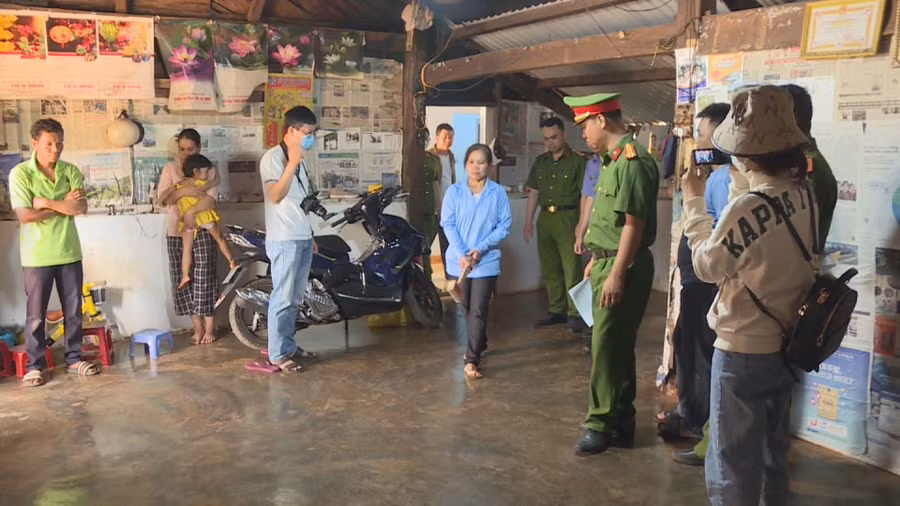 Cơ quan chức năng tổ chức thực nghiệm hiện trường vụ án (ảnh: SĐ).