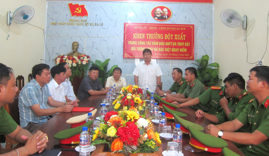 Ông Nguyễn Thiên Văn - Phó Chủ tịch UBND tỉnh, kiêm Bí thư Huyện ủy Ea Súp phát biểu tại buổi lễ (ảnh: CTV). Ông Nguyễn Thiên Văn - Phó Chủ tịch UBND tỉnh, kiêm Bí thư Huyện ủy Ea Súp phát biểu tại buổi lễ (ảnh: CTV).