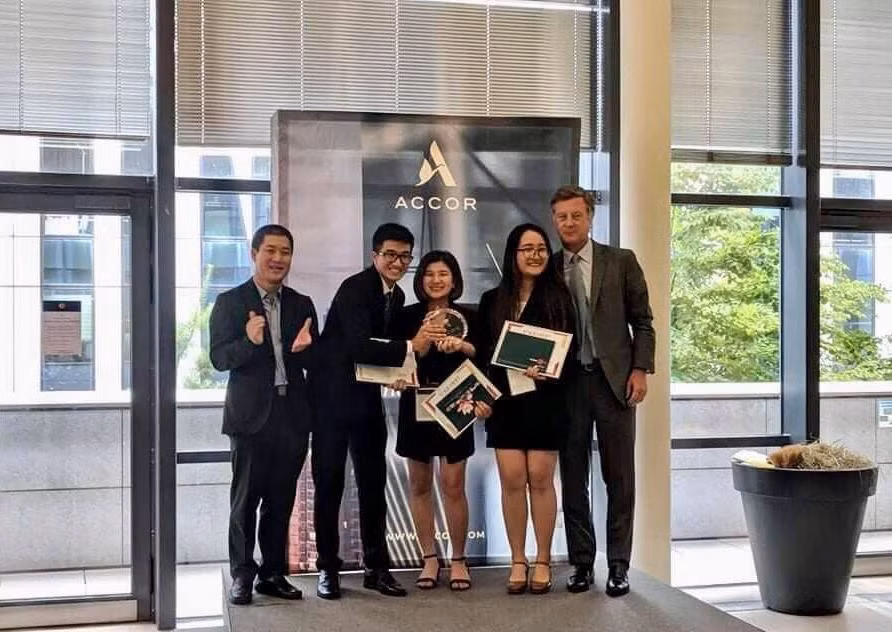 4 sinh viên giành ngôi quán quân