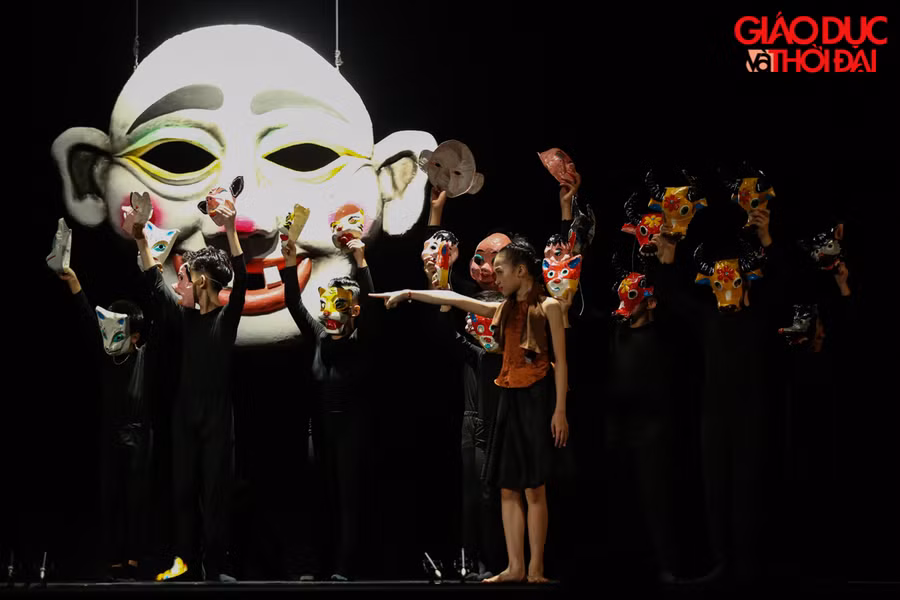 Sắc Màu Tuổi Thơ Vol 3 được chia làm 17 hồi, với 4 tuyến truyện cổ tích được lấy cảm hứng bao gồm Tấm Cám, Thánh Gióng, Thằng Bờm và Cuội Hằng