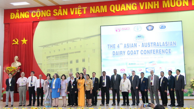 Hội nghị quy tụ nhiều nhà khoa học quốc tế về dê sữa