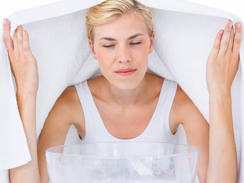 Xông hơi nước nóng sẽ giúp cho bạn dễ thở hơn khi bị nghẹt mũi