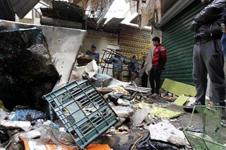 Quang cảnh sau hai cuộc nổ bom ở khu chợ đông đúc tại thủ đô Baghdad, Iraq. Ảnh: AFP