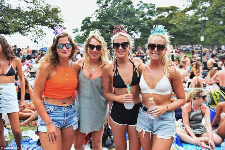 Pháo hoa tưng bừng đón năm mới 2017 tại Australia - Ảnh 3 Phao hoa tung bung don nam moi 2017 tai Australia - Anh 3