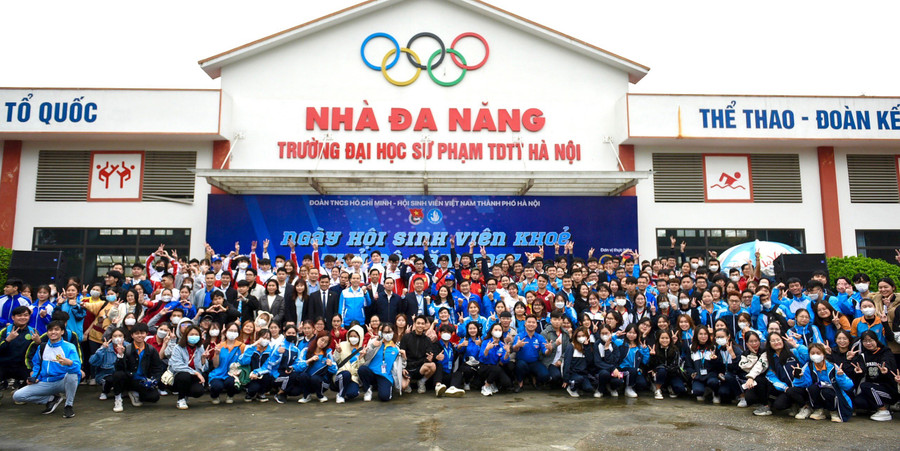 Ngày hội Sinh viên khỏe Thủ đô năm 2023 sôi nổi với nhiều môn thể thao như: bóng đá, kéo co, cờ vua, điền kinh (chạy 100, 800 và 1500 mét), bật xa tại chỗ…