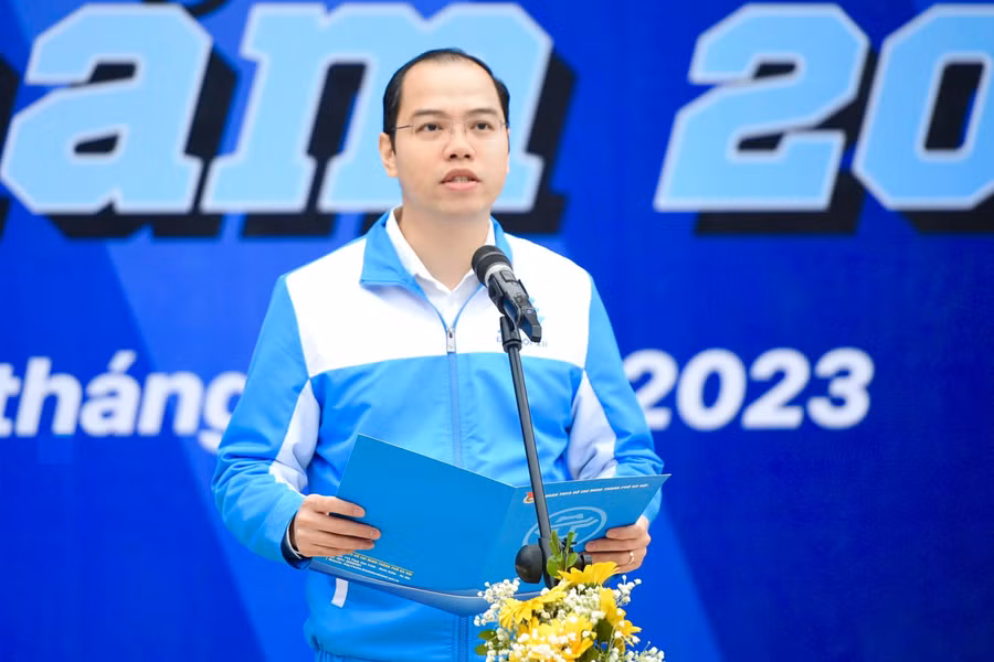 Ông Nguyễn Tiến Hưng – Phó Bí thư Thành Đoàn, Chủ tịch HSV Việt Nam thành phố Hà Nội phát biểu tại buổi lễ.