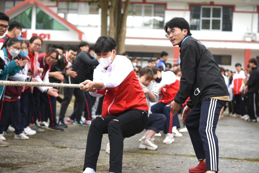 Trong khuôn khổ chương trình, Hội Sinh viên Việt Nam thành phố Hà Nội phối hợp với các đơn vị đối tác Công ty Cổ phần Học viện đào tạo ICE, Công ty CPTM và đầu tư AVI, Công ty CPDV và đầu tư TNEX, Nhãn hàng Nước tăng lực Warrior trực thuộc công ty TCP Việt Nam, trao tặng các suất học bổng khóa đào tạo kỹ năng phát triển bản, nâng cao năng lực sử dụng tiếng Anh dành tặng cho các bạn sinh viên có thành tích thi đấu xuất sắc và tài trợ nước uống, quà tặng cho các vận động viên tham gia Ngày hội.