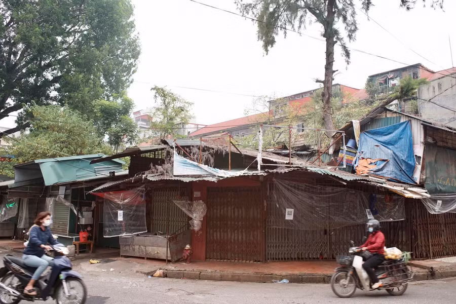 Trước đó, UBND quận Đống Đa cũng yêu cầu chợ Nam Đồng dừng hoạt động.