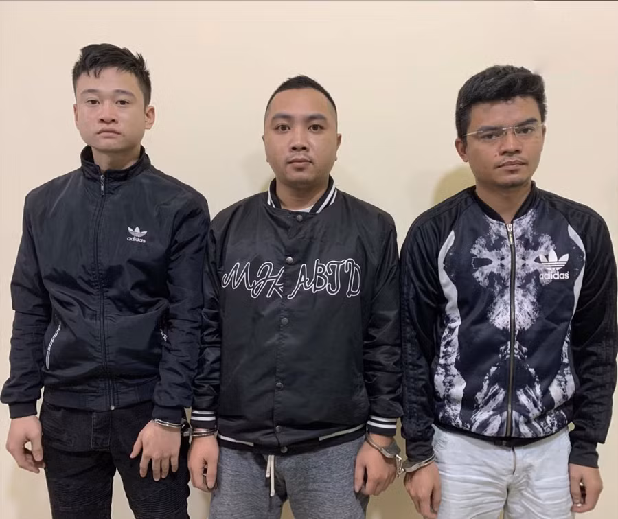 Các đối tượng có hành vi lừa đảo chiếm đoạt tài sản tại cơ quan chức năng.