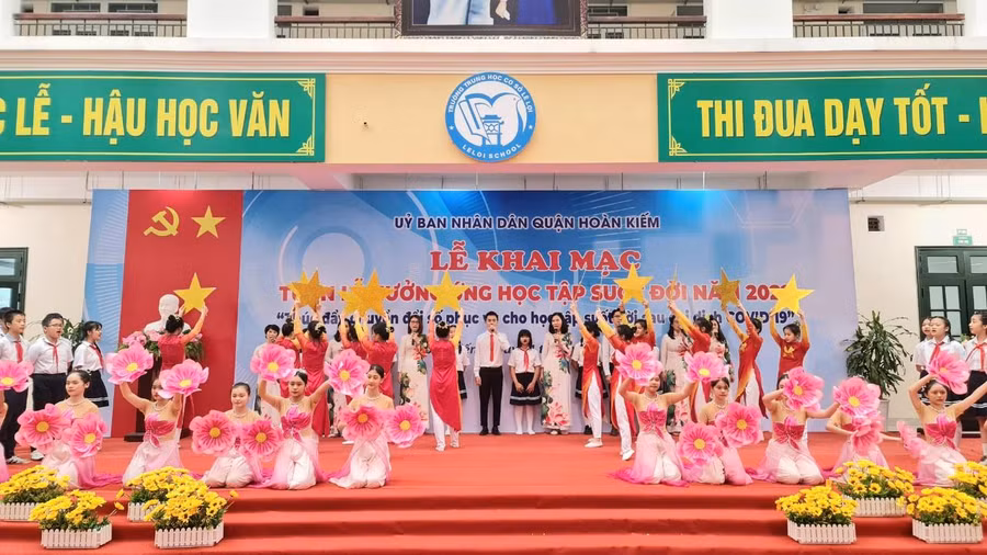 Mô hình gia đình học tập, dòng họ học tập được xây dựng và duy trì; nhiều học sinh có hoàn cảnh khó khăn được tạo điều kiện để học tập và vươn lên trong cuộc sống. Mô hình gia đình học tập, dòng họ học tập được xây dựng và duy trì; nhiều học sinh có hoàn cảnh khó khăn được tạo điều kiện để học tập và vươn lên trong cuộc sống.