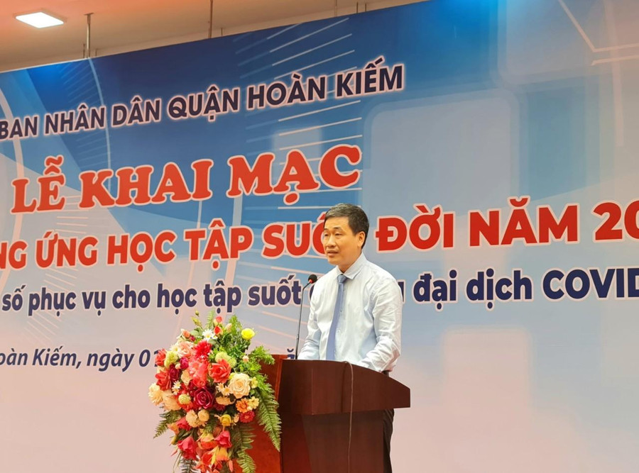 Ông Nguyễn Quốc Hoàn- Phó Chủ tịch Quận Hoàn Kiếm phát biểu tại lễ khai mạc. Ông Nguyễn Quốc Hoàn- Phó Chủ tịch Quận Hoàn Kiếm phát biểu tại lễ khai mạc.