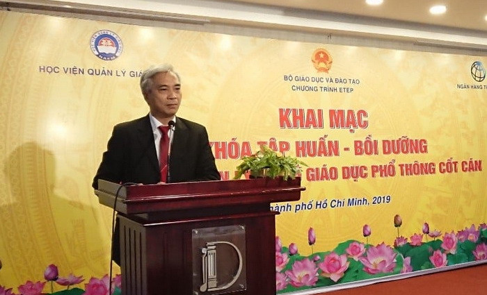 PGS.TS Trần Hữu Hoan- Phó Giám đốc Học viện Quản lý Giáo dục phát biểu khai mạc tại khóa tập huấn, bồi dưỡng cán bộ quản lý cơ sở giáo dục phổ thông cốt cán phía Nam PGS.TS Trần Hữu Hoan- Phó Giám đốc Học viện Quản lý Giáo dục phát biểu khai mạc tại khóa tập huấn, bồi dưỡng cán bộ quản lý cơ sở giáo dục phổ thông cốt cán phía Nam