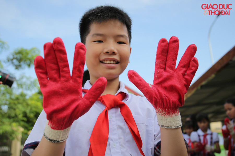 Đây là sự kiện mang ý nghĩa giáo dục nhằm tuyên truyền bảo vệ môi trường, bảo vệ gấu, khi các em học sinh tiểu học, dưới sự hướng dẫn và hỗ trợ của các thầy cô, các chú kiểm lâm, và các cô chú bảo vệ động vật - được tự tay xới đất, nhổ cỏ, trồng cây, và tưới cây.