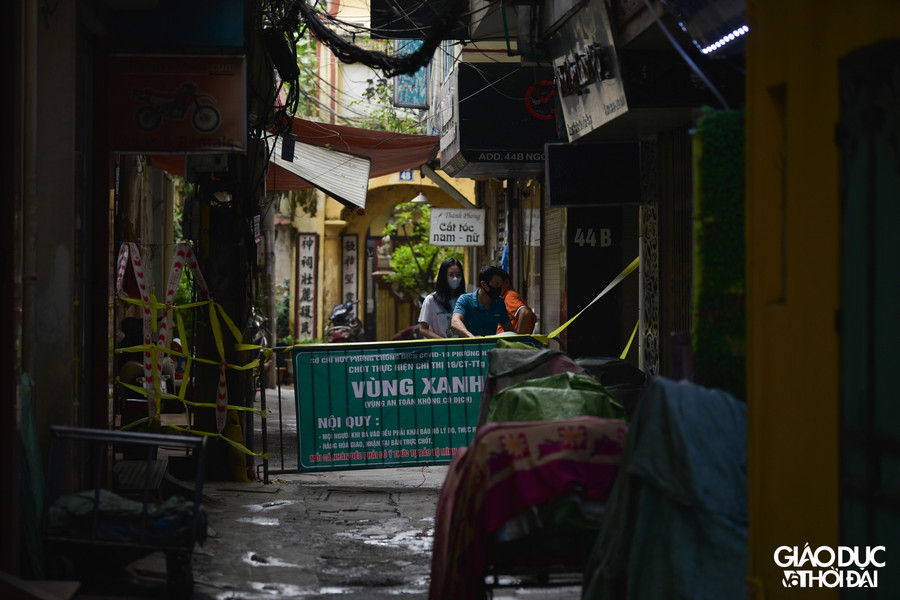 Trong cùng một con ngõ vẫn có sự &quot;giãn cách&quot; nhất định.
