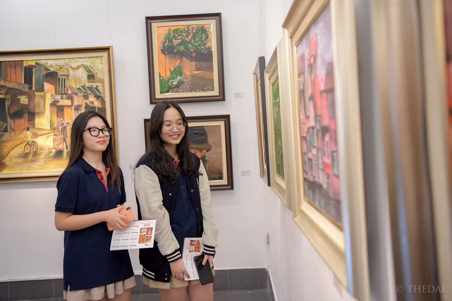 Mãn nhãn với những bức tranh của học sinh tại triển lãm "100 năm Bùi Xuân Phái" ảnh 10