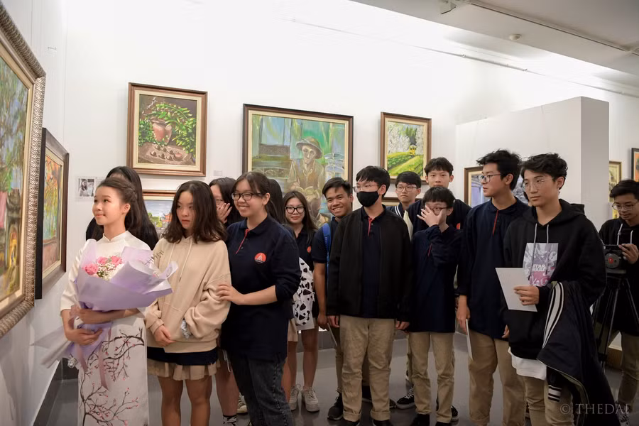 Mãn nhãn với những bức tranh của học sinh tại triển lãm "100 năm Bùi Xuân Phái" ảnh 9