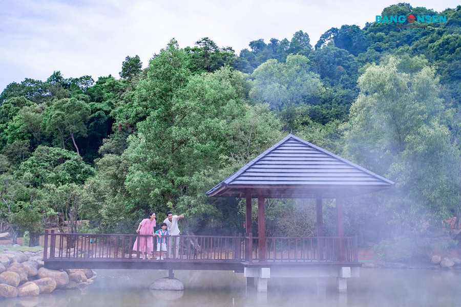 Suối nước nóng được đầu tư hoàn chỉnh. Suối nước nóng được đầu tư hoàn chỉnh.