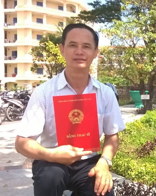 Thầy Lê Văn Linh - giáo viên Trường THPT chuyên Lê Khiết Thầy Lê Văn Linh - giáo viên Trường THPT chuyên Lê Khiết