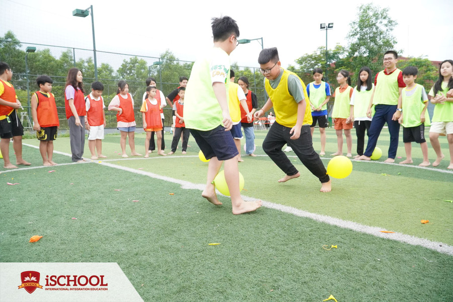 Tham gia các hoạt động team building vui nhộn. Tham gia các hoạt động team building vui nhộn.