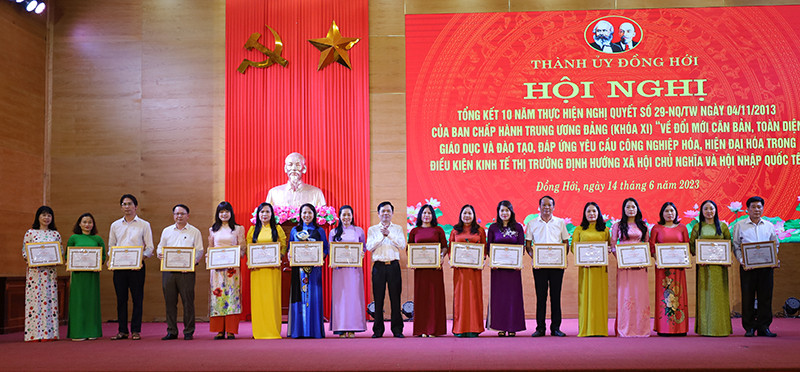 Các cá nhân tiêu biểu được khen thưởng.