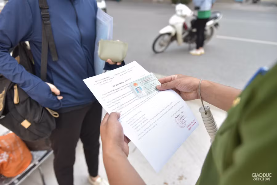 Nhiều người dân có đầy đủ giấy tờ, nhưng cũng có rất nhiều người dân không có giấy tờ.