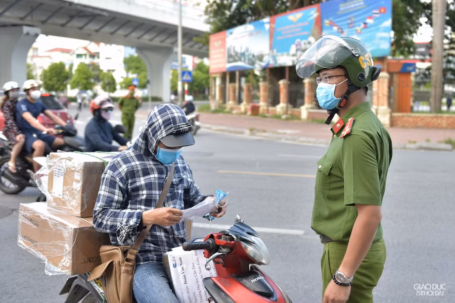 Hà Nội: Mạnh tay xử phạt người dân ra đường không có lý do chính đáng ảnh 6