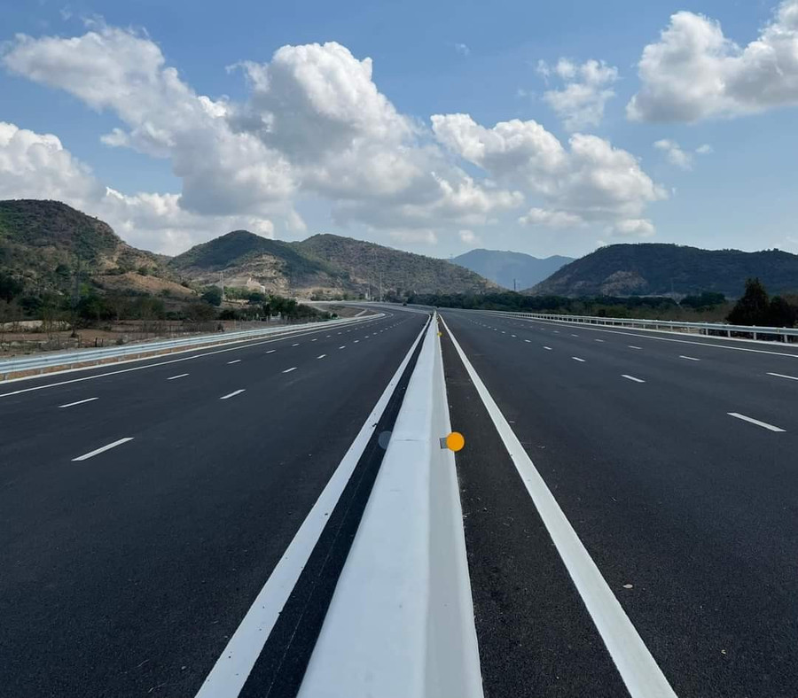 Dự án hoàn thành vượt tiến độ hơn 3 tháng. Dự án hoàn thành vượt tiến độ hơn 3 tháng.