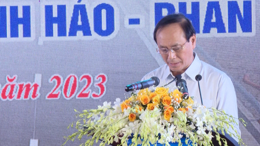 Thứ trưởng Bộ GTVT Lê Đình Thọ phát biểu tại Lễ khánh thành cao tốc. Thứ trưởng Bộ GTVT Lê Đình Thọ phát biểu tại Lễ khánh thành cao tốc.