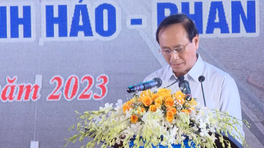 Thứ trưởng Bộ GTVT Lê Đình Thọ phát biểu tại Lễ khánh thành cao tốc.
