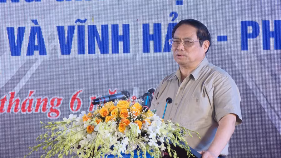 Thủ tướng Chính phủ Phạm Minh Chính đánh giá cao sự nỗ lực của các đơn vị để đưa dự án cao tốc vào khai thác.