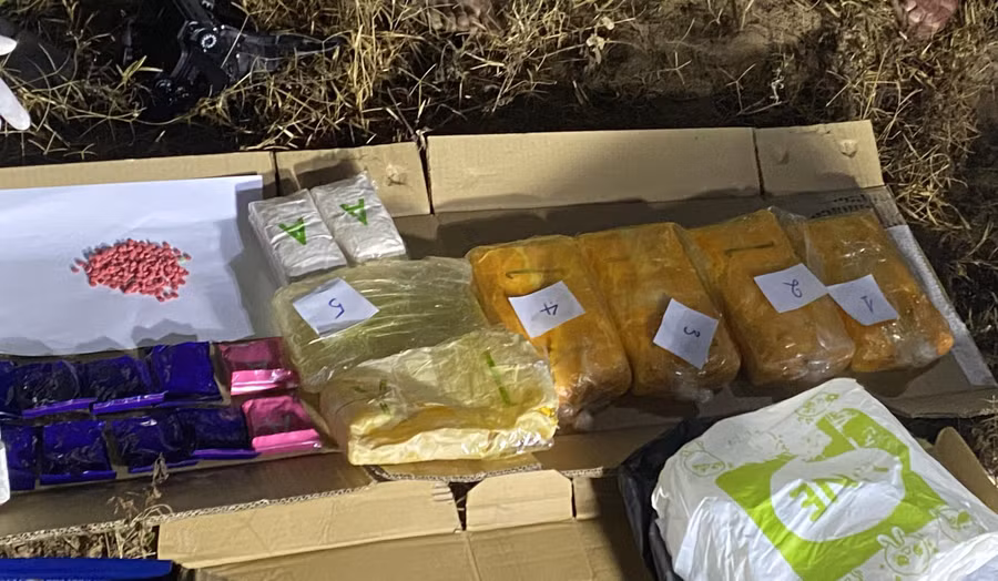 Tang vật gồm 30.000 viên ma túy tổng hợp bị lực lượng chức năng thu giữ.