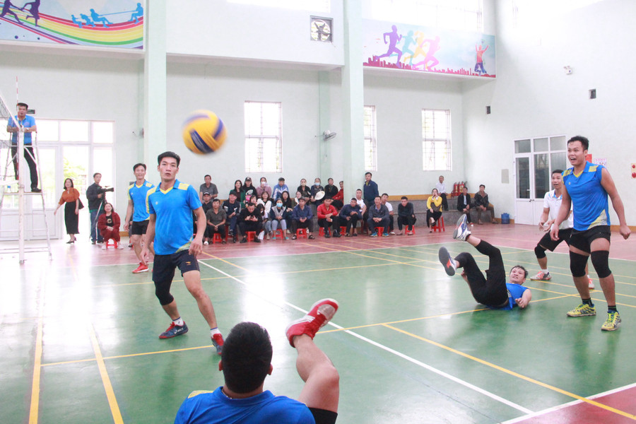 Hai đội bóng xuất sắc tham gia Chung kết là đội Nghệ An và Thanh Hóa. Hai đội bóng xuất sắc tham gia Chung kết là đội Nghệ An và Thanh Hóa.