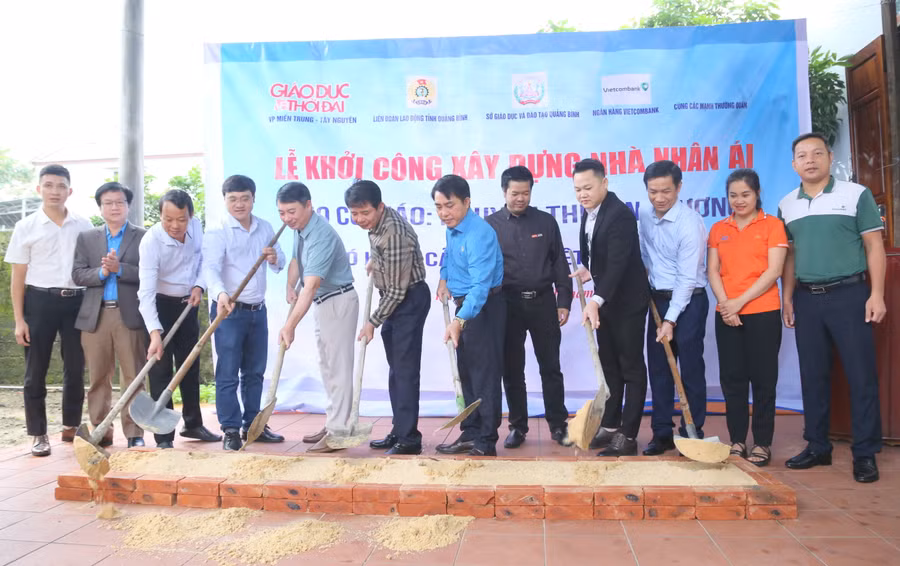 Khởi công xây dựng Nhà nhân ái tặng cô giáo Nguyễn Thị Lan Phương.