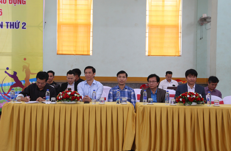 Lãnh đạo các đơn vị tham dự lễ bế mạc. Lãnh đạo các đơn vị tham dự lễ bế mạc.