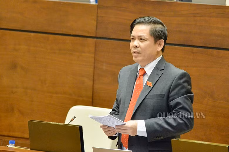 Bộ trưởng Bộ Giao thông Vận tải Nguyễn Văn Thể - một trong 4 Bộ trưởng đăng đàn trả lời chất vấn các Đại biểu Quốc hội