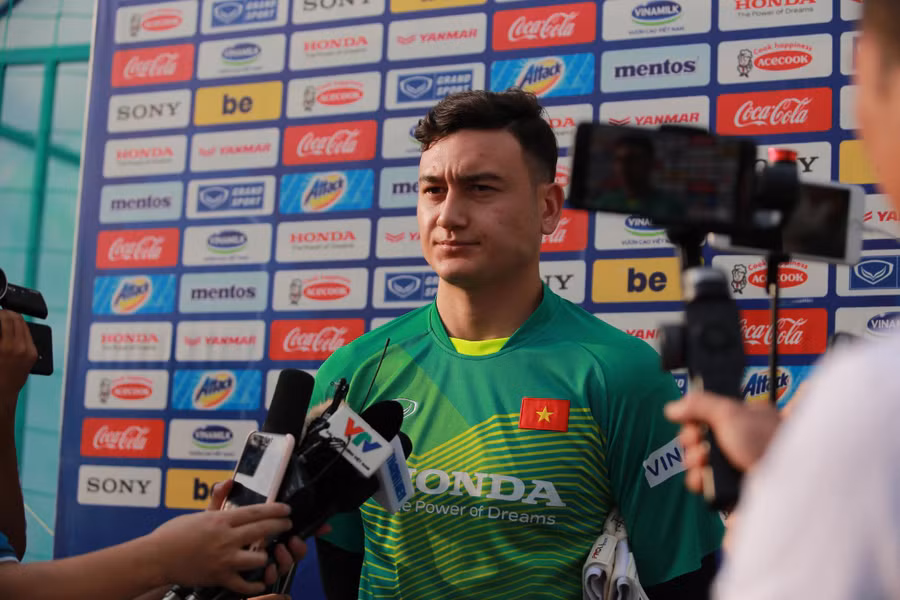 Hôm nay (5/10), thủ môn Đặng Văn Lâm đã có buổi tập chính thức đầu tiên với đồng đội để chuẩn bị cho trận đấu với Malaysia ngày 10/10 tới. 