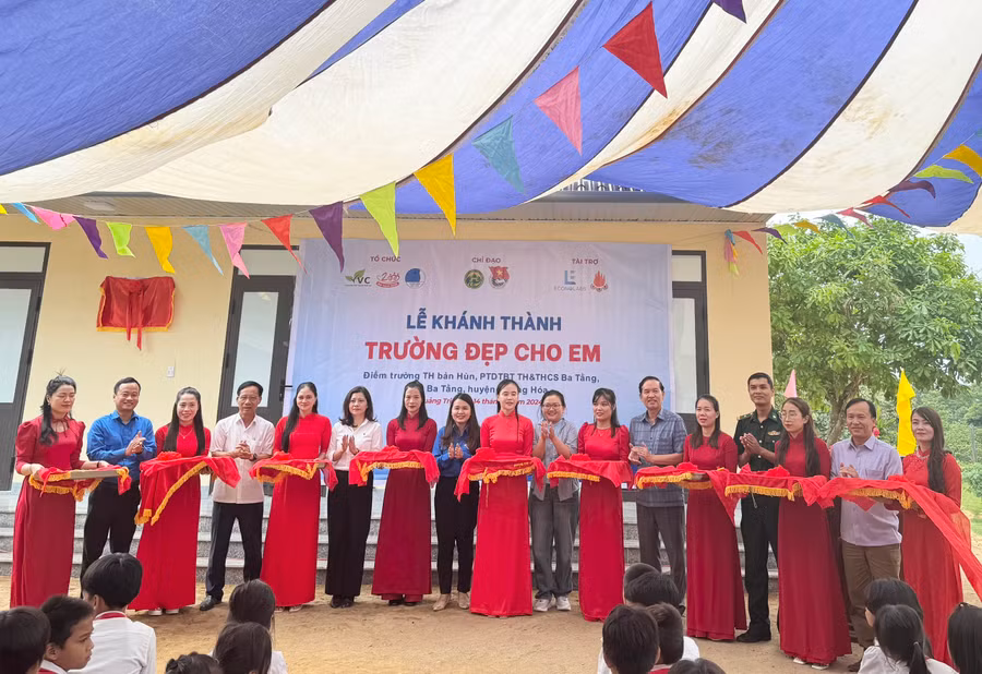 Công trình "Trường đẹp cho em" đến với điểm trường bản Hùn, xã Ba Tầng.