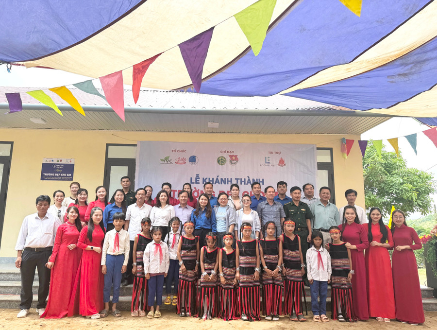 Điểm trường hoàn thành giúp việc dạy học trở nên tốt hơn. Điểm trường hoàn thành giúp việc dạy học trở nên tốt hơn.