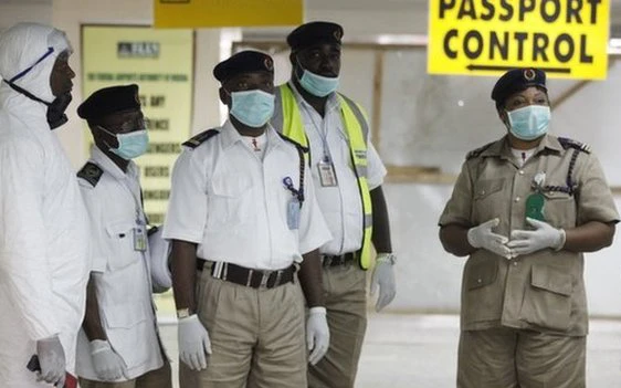 Kiểm tra Ebola tại Sân bay quốc tế Abu Dhabi. (Ảnh: BBC)