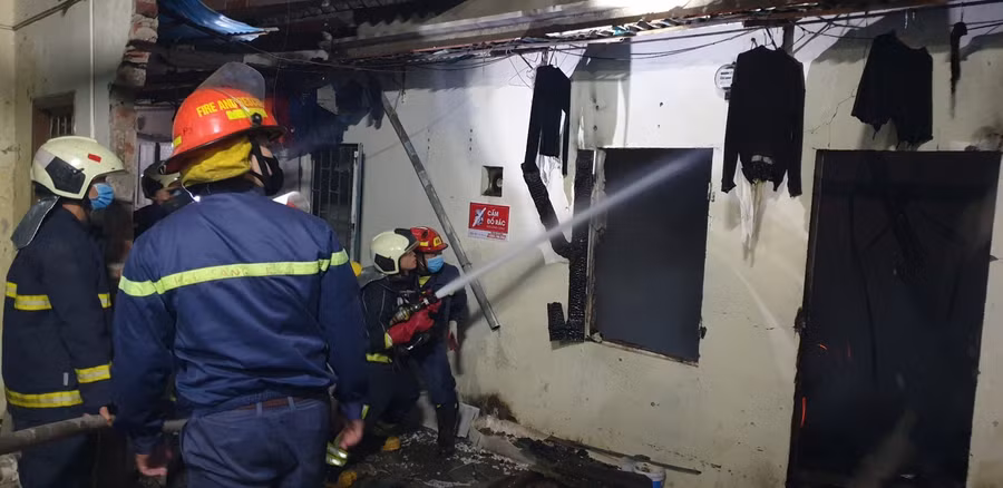 Nhận được tin báo, lực lượng phòng cháy chữa cháy đã có mặt tại hiện trường và dập tắt hoàn toàn đám cháy.