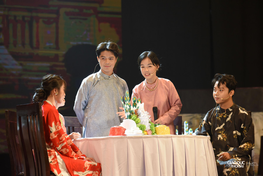 Đến những bối cảnh.