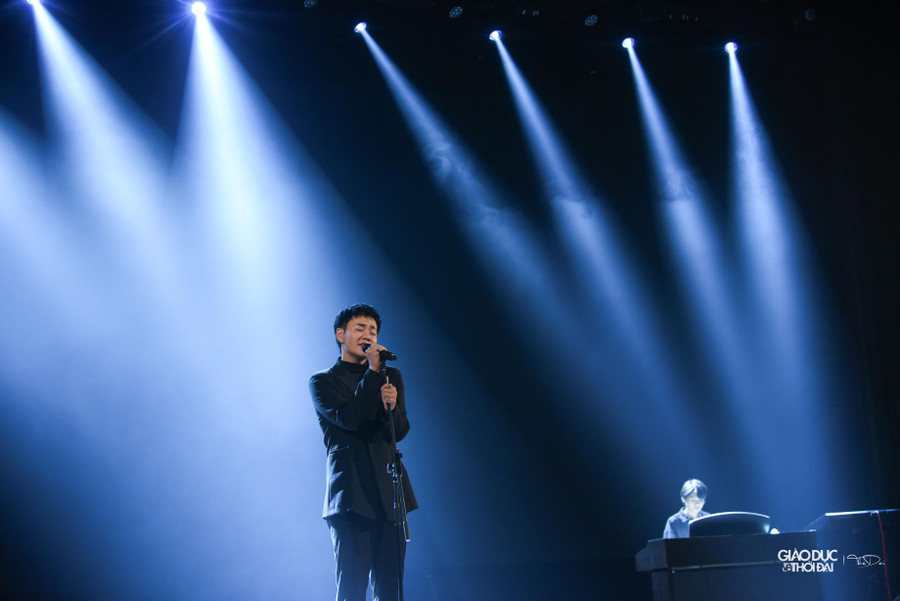 Mở đầu bằng những tiết. mục văn nghệ đặc sắc.