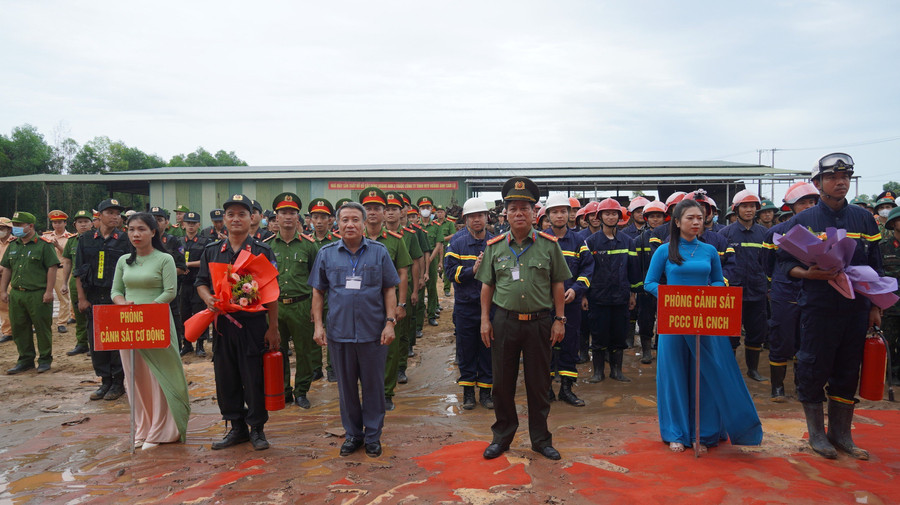 Nhiều lực lượng tham gia diễn tập chữa cháy tại Cơ sở sản xuất trong Khu công nghiệp.