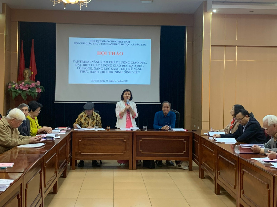 Nguyên Thứ trưởng Bộ GD&ĐT Đặng Huỳnh Mai phát biểu tại Hội thảo. Nguyên Thứ trưởng Bộ GD&ĐT Đặng Huỳnh Mai phát biểu tại Hội thảo.