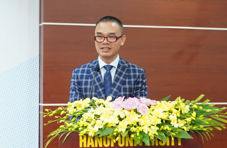 PGS.TS Nguyễn Văn Trào – Hiệu trưởng Trường ĐH Hà Nội phát biểu tại Tọa đàm. PGS.TS Nguyễn Văn Trào – Hiệu trưởng Trường ĐH Hà Nội phát biểu tại Tọa đàm.