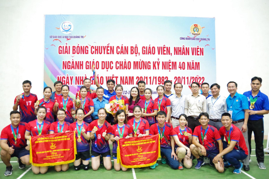 Giải bóng chuyền ngành giáo dục khép lại với nhiều ấn tượng tốt đẹp. Giải bóng chuyền ngành giáo dục khép lại với nhiều ấn tượng tốt đẹp.