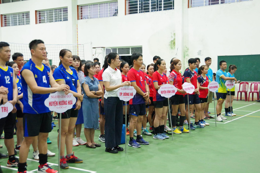 Đội bóng chuyền thuộc Phòng GD&ĐT các huyện, thị xã, thành phố tham gia giải. Đội bóng chuyền thuộc Phòng GD&ĐT các huyện, thị xã, thành phố tham gia giải.